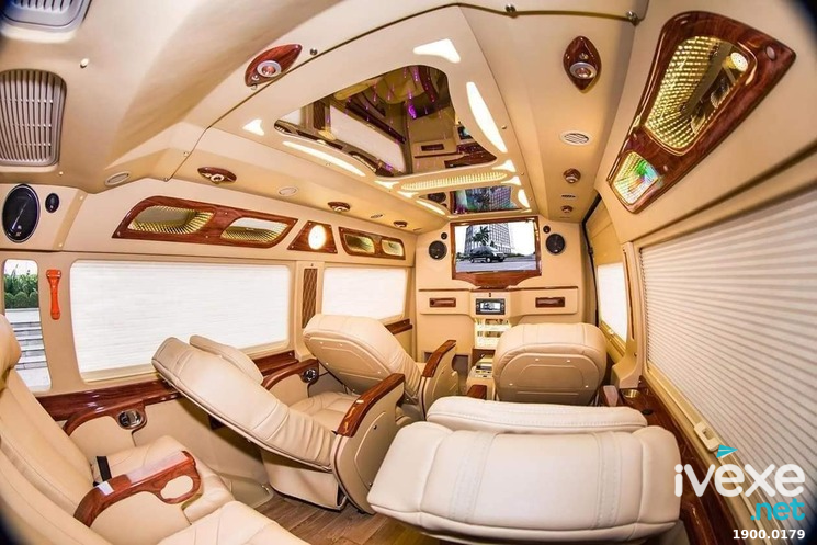Nội thất cao cấp của nhà xe Luxury Van Limousine